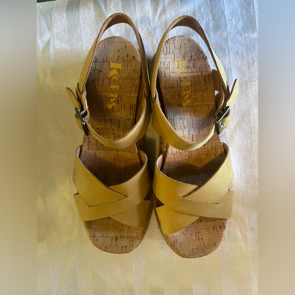 Korks butter yellow square toe platform sandals women’s size 8